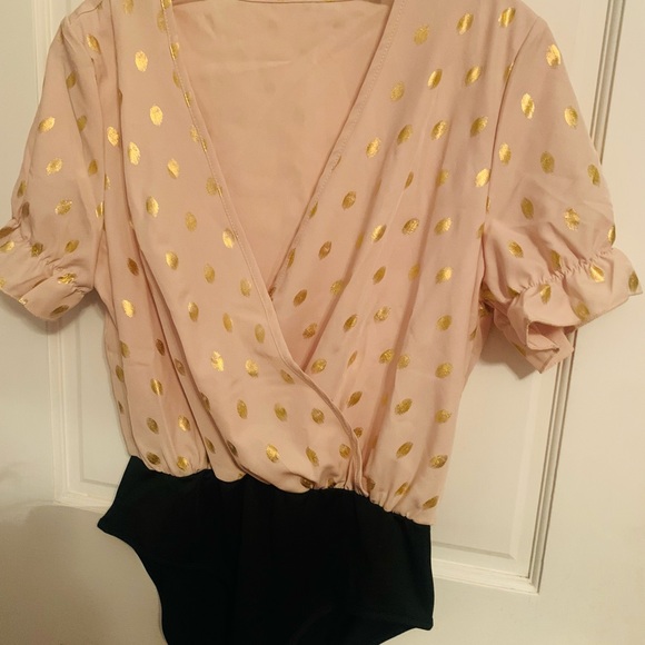 SHEIN Golden Dot Print Flounce Sleeve Overlap Collar Bodysuit - Picture 3 of 5